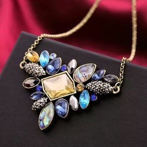 Vogue fashion necklace